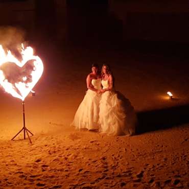 Création de spectacle sur mesure, Mariage spectacle de feu, spectacle pyrotechnique sur mesure, coeur de feu, coeur enflammé, wedding, fire show, magie, animation mariage Arteflammes