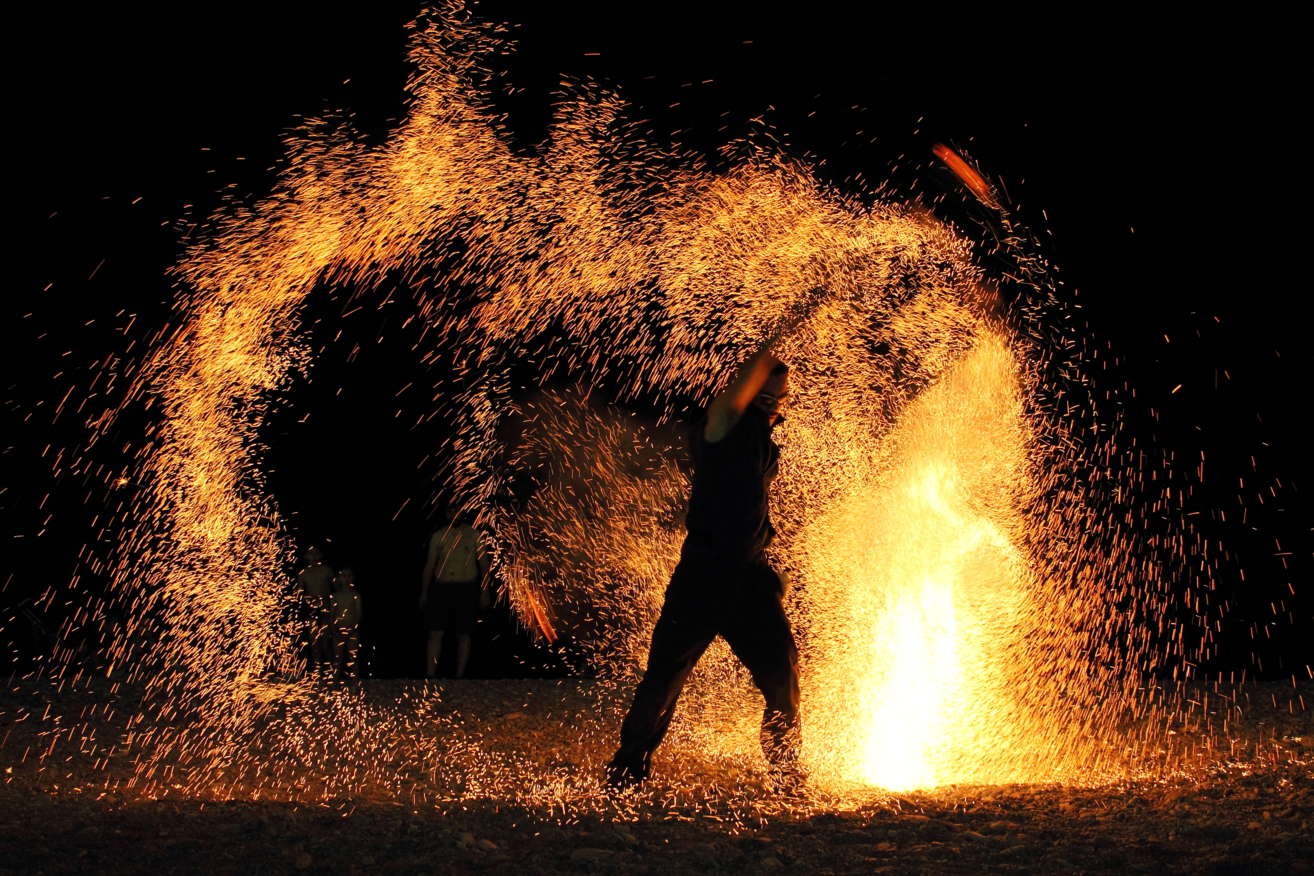 Compagnie Arteflammes, spectacle de feu, fire show, spectacle pyrotechnique, pyrotechnie, événementiel, event performer, performeur